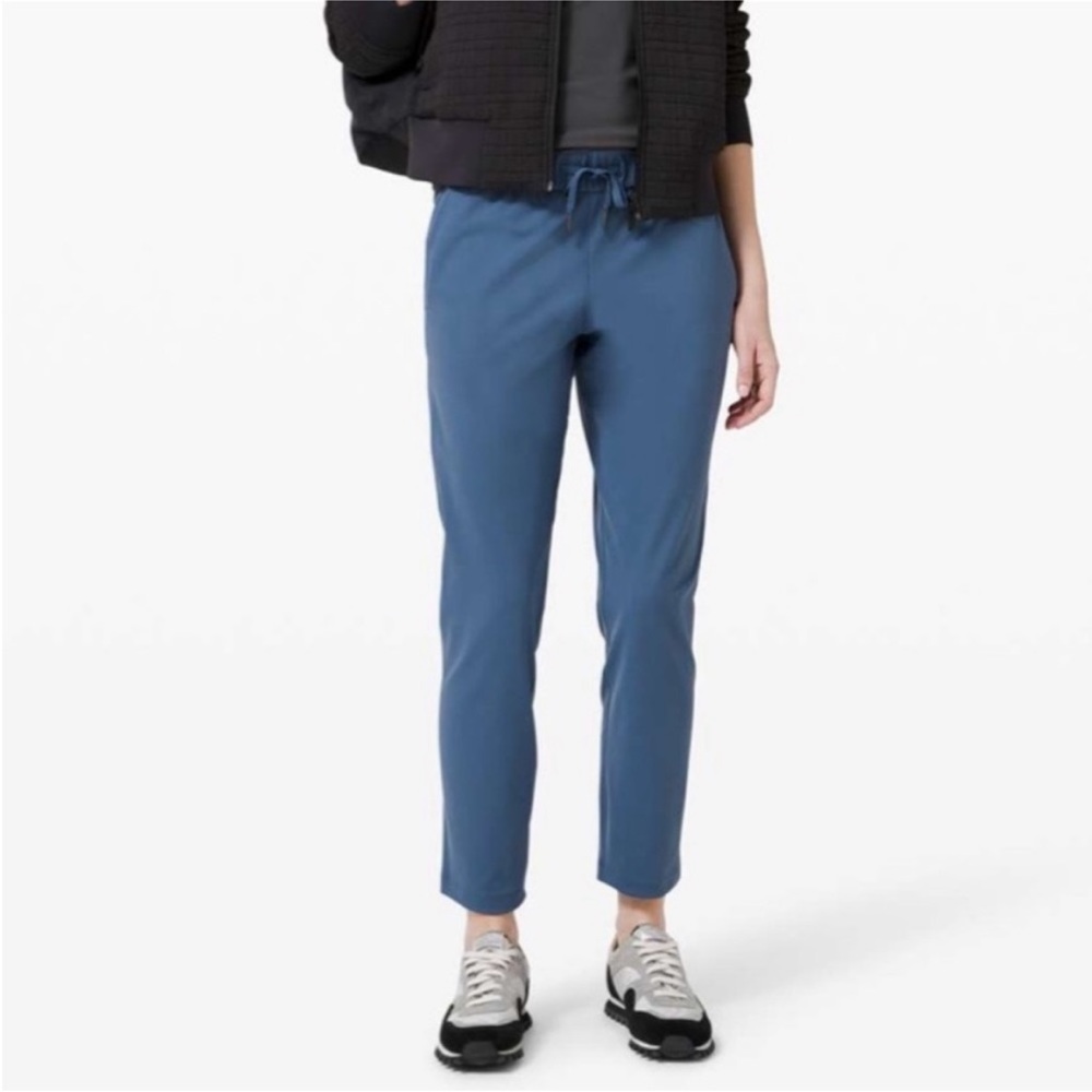 Lululemon On The Fly Pant Oil Blue - size 4